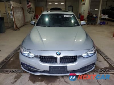Piąte zdjęcie samochodu w środku: 2017 BMW 330E VIN:WBA8E1C50HK480443 - miniatura