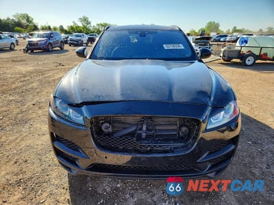 Piąte zdjęcie samochodu w środku: 2019 JAGUAR F-PACE PREMIUM VIN:SADCJ2FX7KA609467 - miniatura