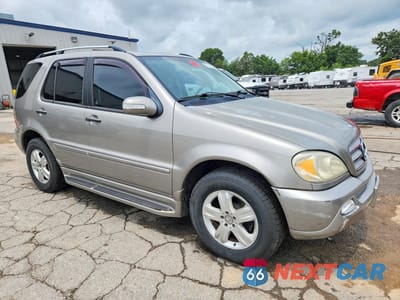 Czwarte zdjęcie samochodu z boku: 2005 MERCEDES-BENZ ML 350 VIN:4JGAB57E35A531686 - miniatura