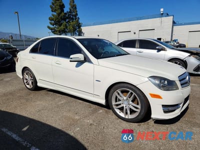 Czwarte zdjęcie samochodu z boku: 2012 MERCEDES-BENZ C 250 VIN:WDDGF4HB7CA682065 - miniatura