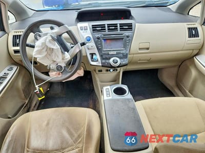 Zdjęcie 8 z 13 samochodu: 2013 TOYOTA PRIUS V THREE VIN:JTDZN3EU8D3224739 - miniatura