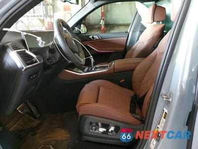 Zdjęcie 7 z 12 samochodu: 2026 BMW X5 XDRIVE50E VIN:5UX43EU05T9407035 - miniatura