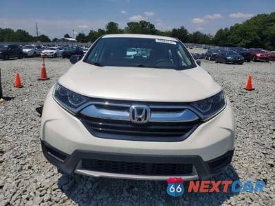 Piąte zdjęcie samochodu w środku: 2018 HONDA CR-V LX VIN:2HKRW5H3XJH404199 - miniatura