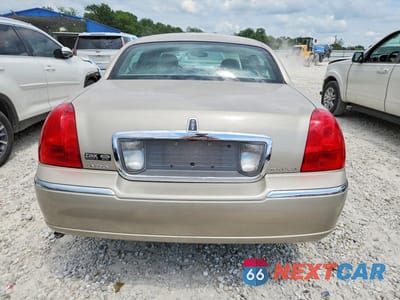 Zdjęcie 6 z 12 samochodu: 2009 LINCOLN TOWN CAR SIGNATURE LIMITED VIN:2LNHM82V79X636066 - miniatura