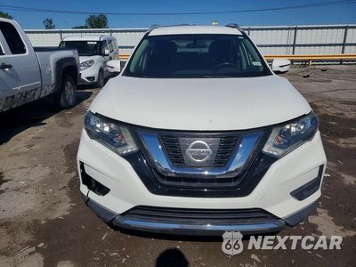 Piąte zdjęcie samochodu w środku: 2017 NISSAN ROGUE SV VIN:5N1AT2MT9HC888877 - miniatura