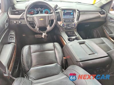 Zdjęcie 8 z 13 samochodu: 2017 CHEVROLET SUBURBAN K1500 LT VIN:1GNSKHKC8HR312316 - miniatura