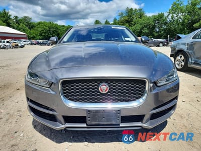 Piąte zdjęcie samochodu w środku: 2019 JAGUAR XE PREMIUM VIN:SAJAJ4FX1KCP50927 - miniatura