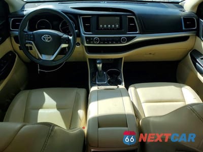Zdjęcie 8 z 13 samochodu: 2016 TOYOTA HIGHLANDER XLE VIN:5TDJKRFH7GS270561 - miniatura