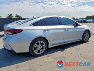 Trzecie zdjęcie samochodu z tyłu: 2018 HYUNDAI SONATA SPORT VIN:5NPE34AF5JH684684 - miniatura