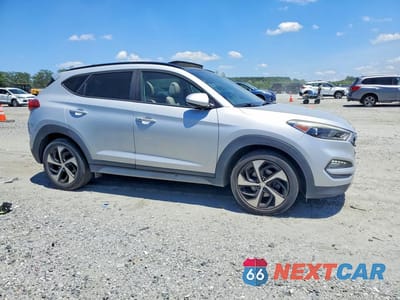 Czwarte zdjęcie samochodu z boku: 2018 HYUNDAI TUCSON VALUE VIN:KM8J3CA24JU688765 - miniatura