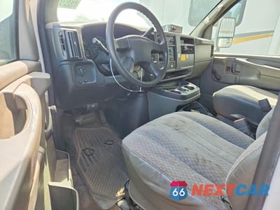 Zdjęcie 8 z 12 samochodu: 2006 CHEVROLET EXPRESS DELIVERY TRUCK VIN:1GBJG31U961219663 - miniatura