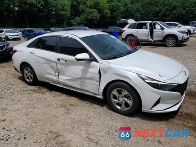 Czwarte zdjęcie samochodu z boku: 2021 HYUNDAI ELANTRA SE VIN:5NPLL4AG5MH034693 - miniatura