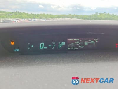 Zdjęcie 9 z 12 samochodu: 2013 TOYOTA PRIUS TWO VIN:JTDKN3DU7D1694761 - miniatura