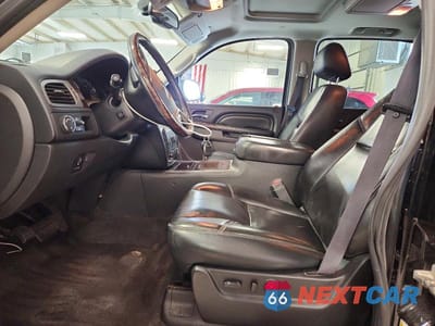Zdjęcie 7 z 13 samochodu: 2012 GMC YUKON XL DENALI VIN:1GKS2MEF0CR104855 - miniatura
