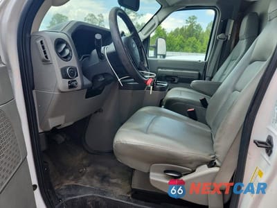 Zdjęcie 7 z 12 samochodu: 2021 FORD ECONOLINE E450 SUPER DUTY CUTAWAY VAN VIN:1FDXE4FN8MDC25061 - miniatura