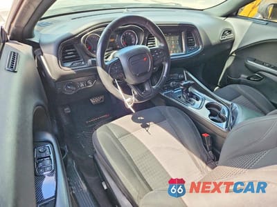 Zdjęcie 8 z 12 samochodu: 2016 DODGE CHALLENGER SXT VIN:2C3CDZAG1GH336624 - miniatura