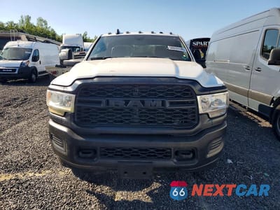 Piąte zdjęcie samochodu w środku: 2024 RAM 2500 TRADESMAN VIN:3C6UR5HL0RG268937 - miniatura