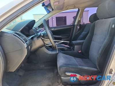 Zdjęcie 7 z 12 samochodu: 2005 HONDA ACCORD LX VIN:3HGCM56405G704194 - miniatura