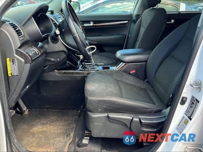 Zdjęcie 7 z 13 samochodu: 2014 KIA SORENTO LX VIN:5XYKTCA60EG440273 - miniatura