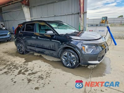 Czwarte zdjęcie samochodu z boku: 2023 KIA NIRO WIND VIN:KNDCR3L13P5026467 - miniatura