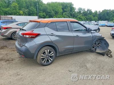 Trzecie zdjęcie samochodu z tyłu: 2020 NISSAN KICKS SV VIN:3N1CP5CV4LL566203 - miniatura