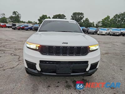 Piąte zdjęcie samochodu w środku: 2025 JEEP GRAND CHEROKEE L LAREDO VIN:1C4RJKAG0S8744861 - miniatura