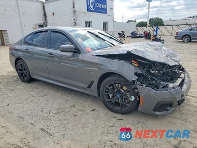 Czwarte zdjęcie samochodu z boku: 2022 BMW 530XE VIN:WBA33AG0XNCK81050 - miniatura