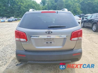 Zdjęcie 6 z 13 samochodu: 2013 KIA SORENTO LX VIN:5XYKTDA26DG349722 - miniatura