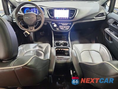 Zdjęcie 8 z 13 samochodu: 2025 CHRYSLER PACIFICA LIMITED VIN:2C4RC1GG2SR551031 - miniatura