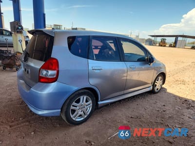 Trzecie zdjęcie samochodu z tyłu: 2008 HONDA FIT SPORT VIN:JHMGD38638S014700 - miniatura