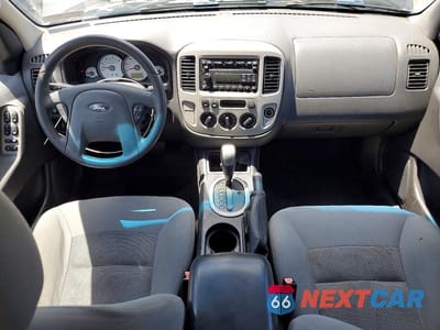 Zdjęcie 8 z 13 samochodu: 2005 FORD ESCAPE XLT VIN:1FMYU93175KD99593 - miniatura