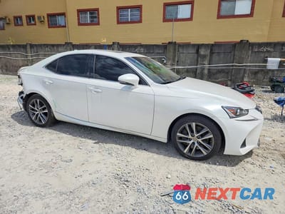 Czwarte zdjęcie samochodu z boku: 2020 LEXUS IS 300 VIN:JTHAA1D21L5106594 - miniatura