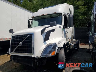 Drugie zdjęcie samochodu z przodu: 2016 VOLVO VN VNL - SEMI TRUCK VIN:4V4NC9EHXGN938699 - miniatura