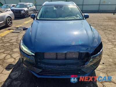 Piąte zdjęcie samochodu w środku: 2021 VOLVO XC60 T5 MOMENTUM VIN:YV4102RKXM1763645 - miniatura