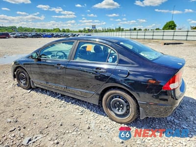 Drugie zdjęcie samochodu z przodu: 2010 HONDA CIVIC LX VIN:19XFA1F58AE027990 - miniatura