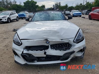 Piąte zdjęcie samochodu w środku: 2021 BMW Z4 M40I VIN:WBAHF9C08MWX37304 - miniatura