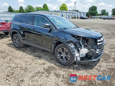 Czwarte zdjęcie samochodu z boku: 2019 TOYOTA HIGHLANDER LE VIN:5TDBZRFH2KS727351 - miniatura