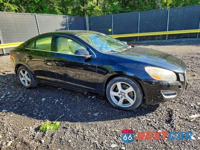 Czwarte zdjęcie samochodu z boku: 2013 VOLVO S60 T5 VIN:YV1612FH3D2209267 - miniatura