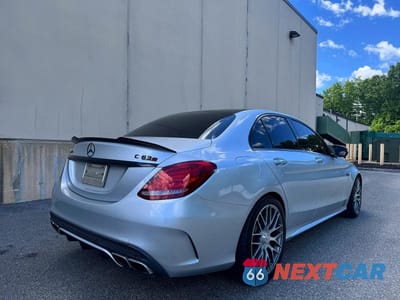 Czwarte zdjęcie samochodu z boku: 2016 MERCEDES-BENZ C 63 AMG-S VIN:55SWF8HB4GU114722 - miniatura