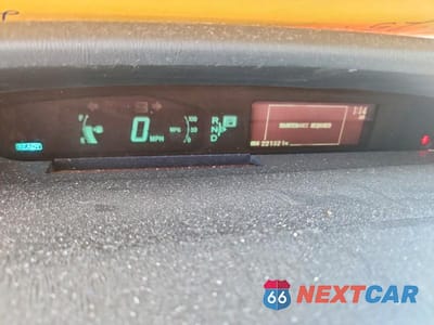 Zdjęcie 9 z 12 samochodu: 2013 TOYOTA PRIUS TWO VIN:JTDKN3DU5D1717650 - miniatura
