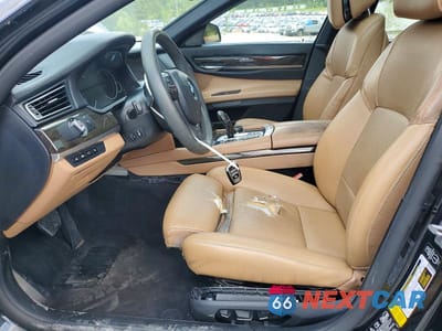 Zdjęcie 7 z 12 samochodu: 2014 BMW 750 LXI VIN:WBAYF8C56ED652965 - miniatura
