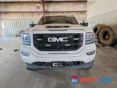 Piąte zdjęcie samochodu w środku: 2018 GMC SIERRA K1500 SLT VIN:3GTU2NEC3JG306408 - miniatura