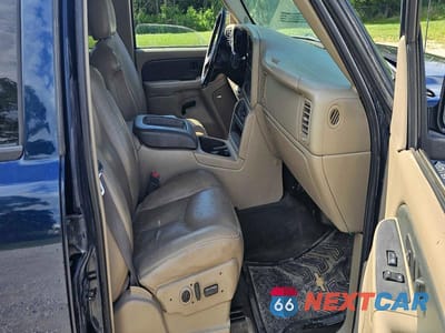 Piąte zdjęcie samochodu w środku: 2004 CHEVROLET AVALANCHE K2500 VIN:3GNGK22GX4G149832 - miniatura
