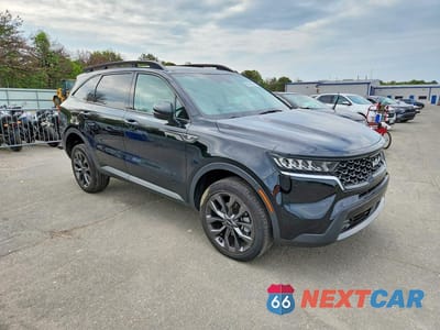 Czwarte zdjęcie samochodu z boku: 2023 KIA SORENTO EX VIN:5XYRHDLFXPG242810 - miniatura