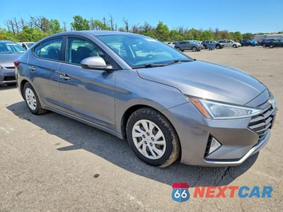 Czwarte zdjęcie samochodu z boku: 2019 HYUNDAI ELANTRA SE VIN:5NPD74LF4KH435338 - miniatura