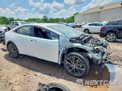 Czwarte zdjęcie samochodu z boku: 2024 TOYOTA PRIUS XLE VIN:JTDADABU7R3015962 - miniatura