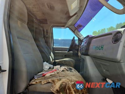 Zdjęcie 11 z 13 samochodu: 2010 FORD E250 DELIVERY VAN VIN:1FTNE2EW1ADA27671 - miniatura