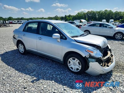 Czwarte zdjęcie samochodu z boku: 2010 NISSAN VERSA 1.8 S VIN:3N1BC1AP1AL458087 - miniatura