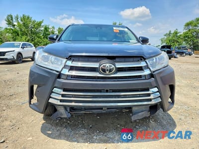 Piąte zdjęcie samochodu w środku: 2017 TOYOTA HIGHLANDER LIMITED VIN:5TDDZRFH0HS421203 - miniatura