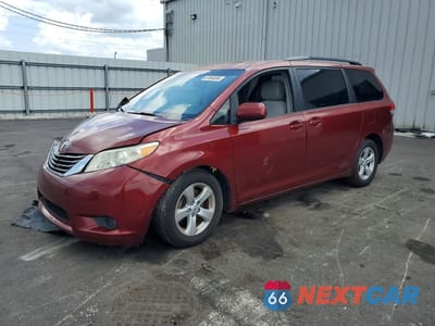 2014 TOYOTA SIENNA LE 5TDKK3DC0ES426039 - główne zdjęcie licytacji z USA - miniatura